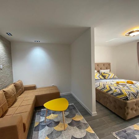 Vucinic Studio Apartment Cetinje Eksteriør billede